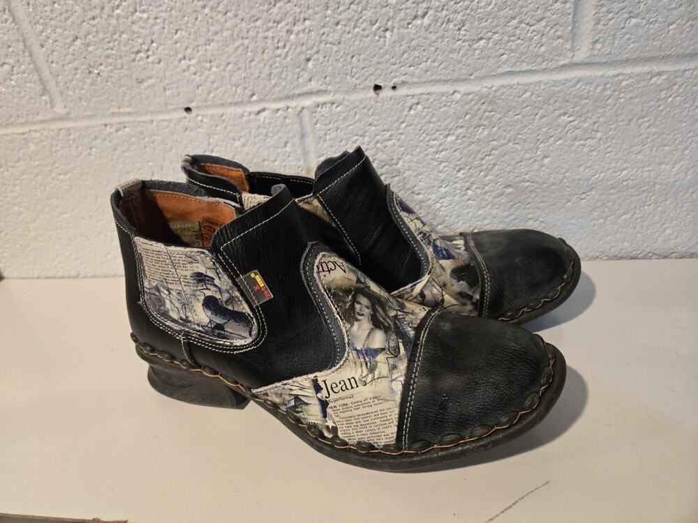 TMA Eyes Womens Boots Black With Artwork 9.5 Used Good Condition